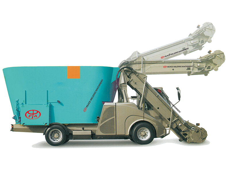 立式自走式動物飼料攪拌機(jī)