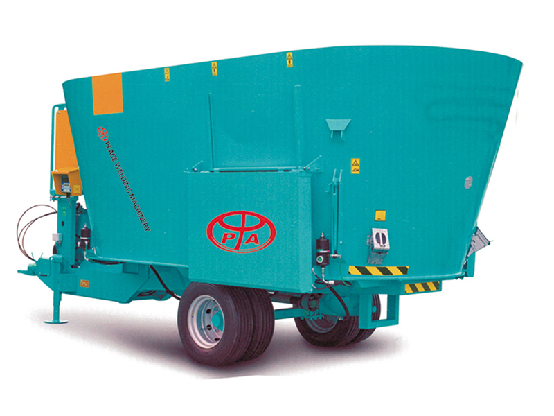 立式固定牽引式動物飼料攪拌機(jī)