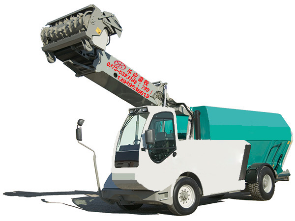 臥式自走式動物飼料攪拌機(jī)