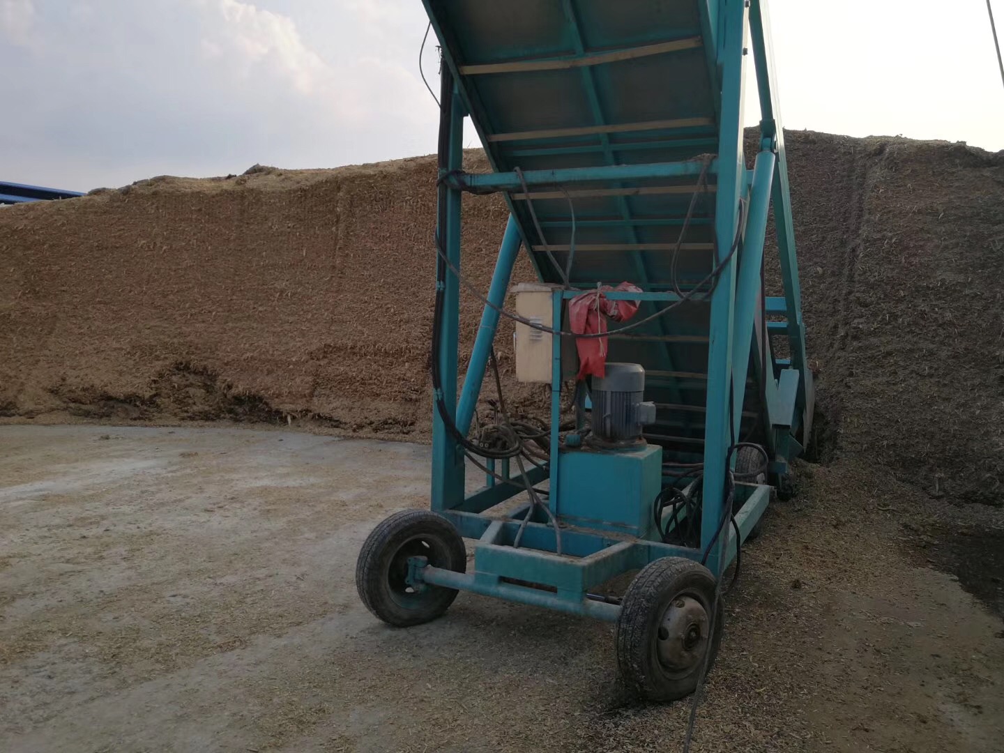 青貯取料機：取草界面平整、工作效率高